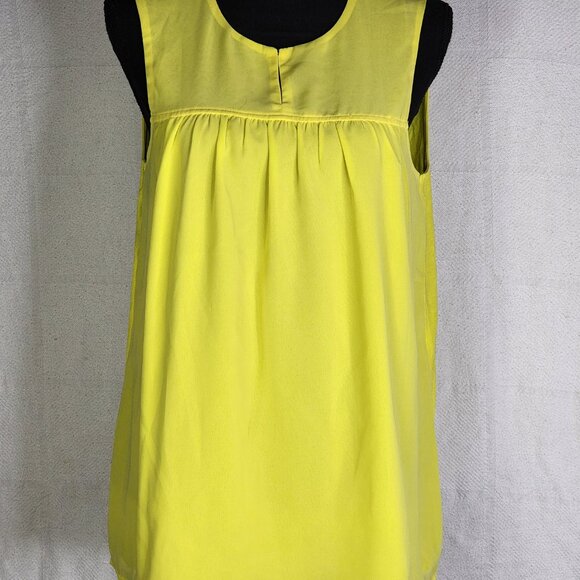 Betsey's Boutique Shop Bright Yellow Slit Clasp Front Closure Blouse Tank Size M - Picture 4 of 16
